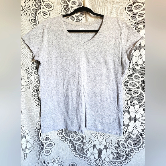 💲JCP - Light Gray V-neck Short Sleeve Shirt - (XXL) - Picture 1 of 4